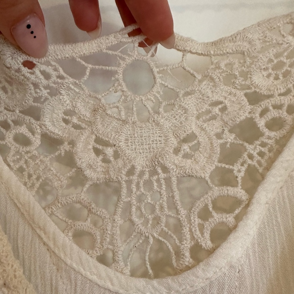 Beautiful Lacy Top! Perfect with bandeau! - Picture 2 of 4